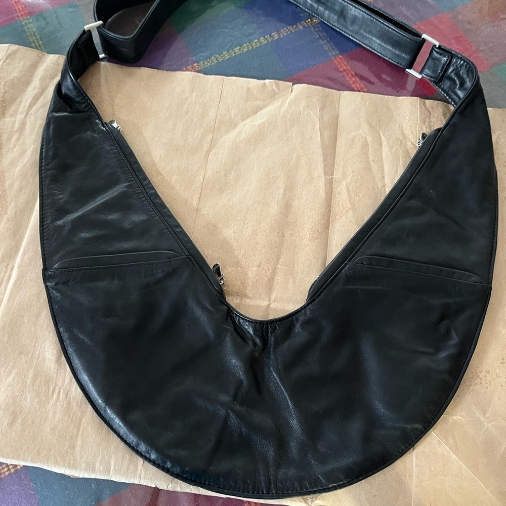Classic Sash bag. Used 3x in excellent condition.  Black leather